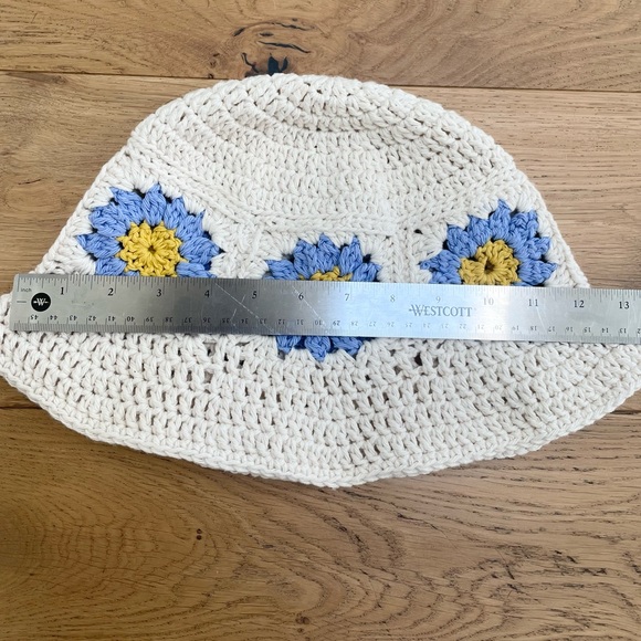 NEW Handmade Floral crochet Bucket Hat - Granny squares with flowers - Picture 6 of 7